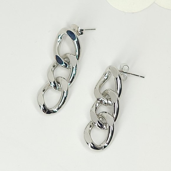 SueSue Jewelry - NWT Chic Curb Chain Dangle Drop Earrings NEW